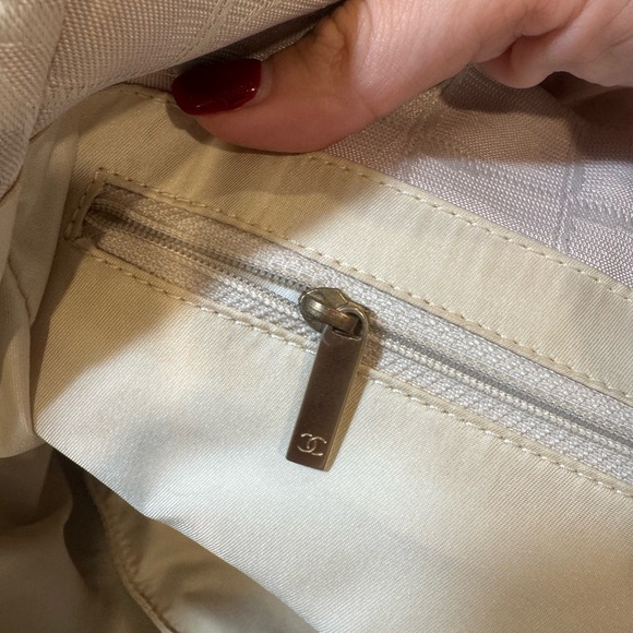 Chanel Vintage Travel Line Tote – Pink, authentic - Picture 11 of 17